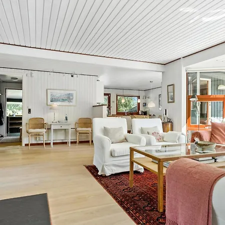 4 Bedroom Stunning In Holiday home